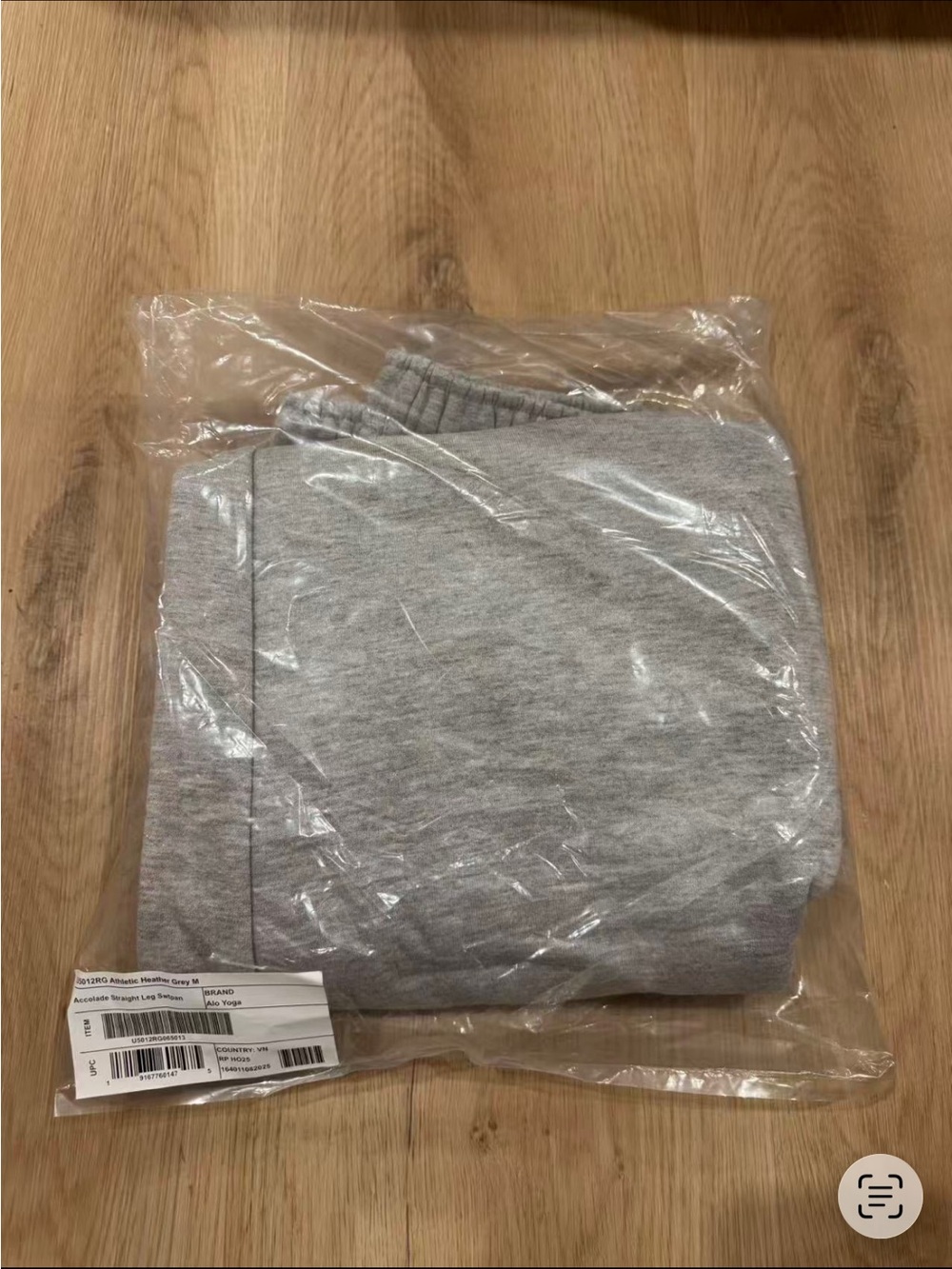 ALO Yoga Light Grey Drawstring Joggers - Picture 3 of 3